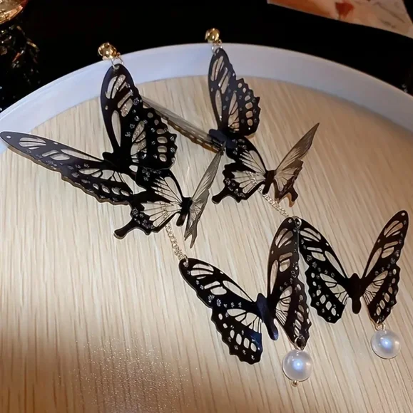 NWT Butterfly Novelty Earrings - Picture 3 of 6